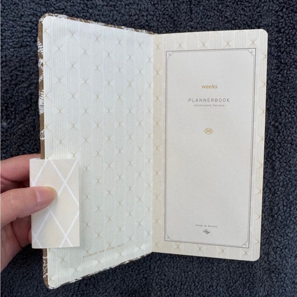 Weeks Planner + Clear Cover on Cover - Picture 3 of 7
